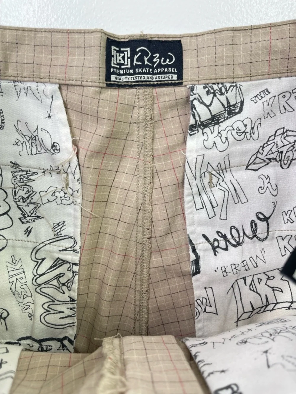 Vintage KR3W Laredo Tan Grid Plaid Skateboard Shorts Y2K Graffiti Lining Size 32